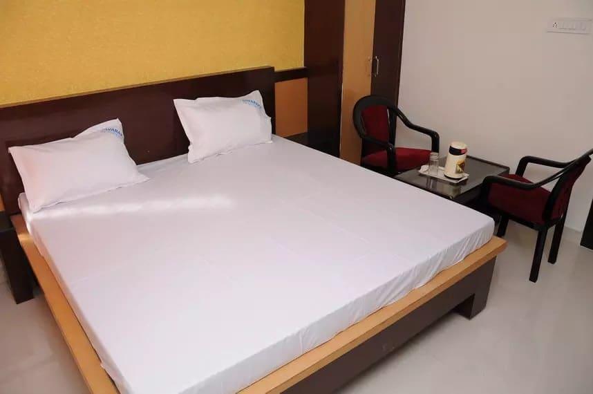 Hôtel Dwaraka Residency à Kākināda Extérieur photo